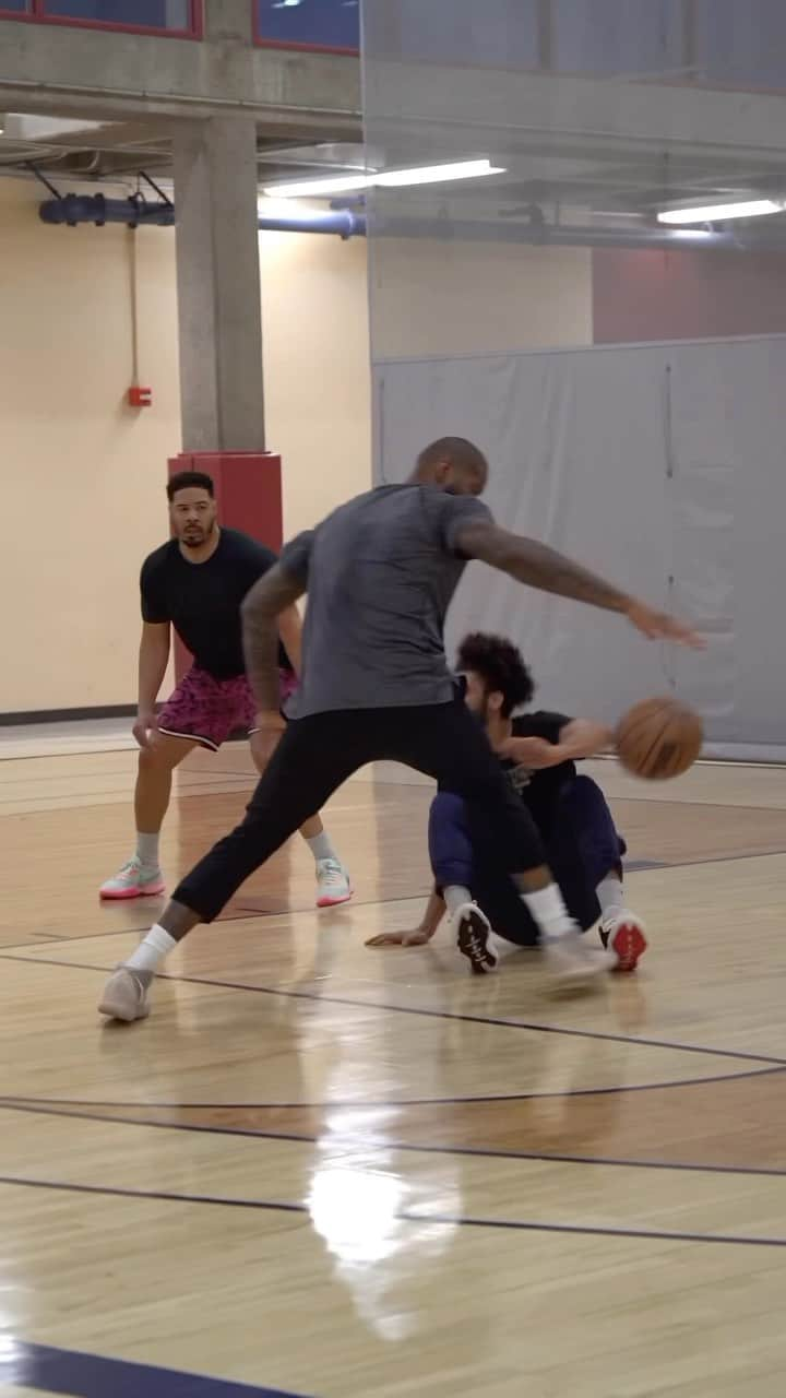 デマーカス・カズンズのインスタグラム：「BOOGIE! 💨  @boogiecousins   @coachsed_hoopaddict FOR THE CULTURE!! #NBA #PRO #BUCKETS #HOOP #IG IGREELS #0DOUBT #CLOCKEDINTV⏱️ #VEGAS」