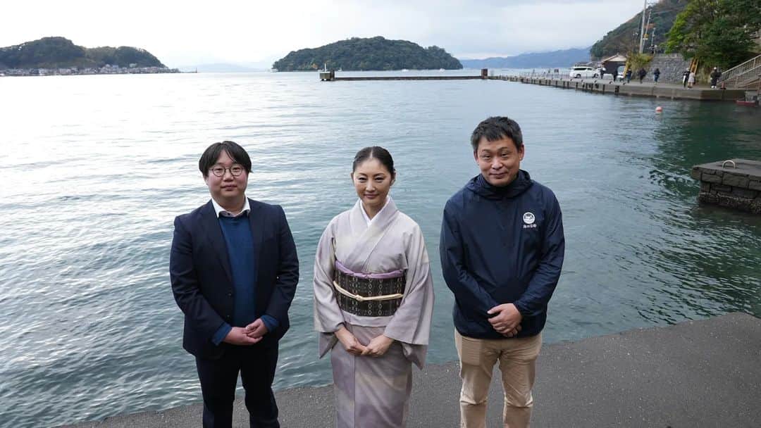 常盤貴子さんのインスタグラム写真 - (常盤貴子Instagram)「京都画報 今月は海の京都  いつか行ってみたいと思っていた伊根の舟屋や、日本三景の天橋立にも！！  素敵な方々との出会いに丹後半島のへの旅がさらに素敵なものとなりました♫ 次はゆっくり行ってみたーい✨  @kbs_kyoto_official @bs11_kyoto @tokyomx.9ch  @shinsuke_kawahara @chitose_wine_hotel @tango_museum @ine_town_official @ichii_susi #元伊勢籠神社  @t_i_ban（メイク） @mych___ （スタイリスト）」2月10日 10時32分 - takakotokiwa_official
