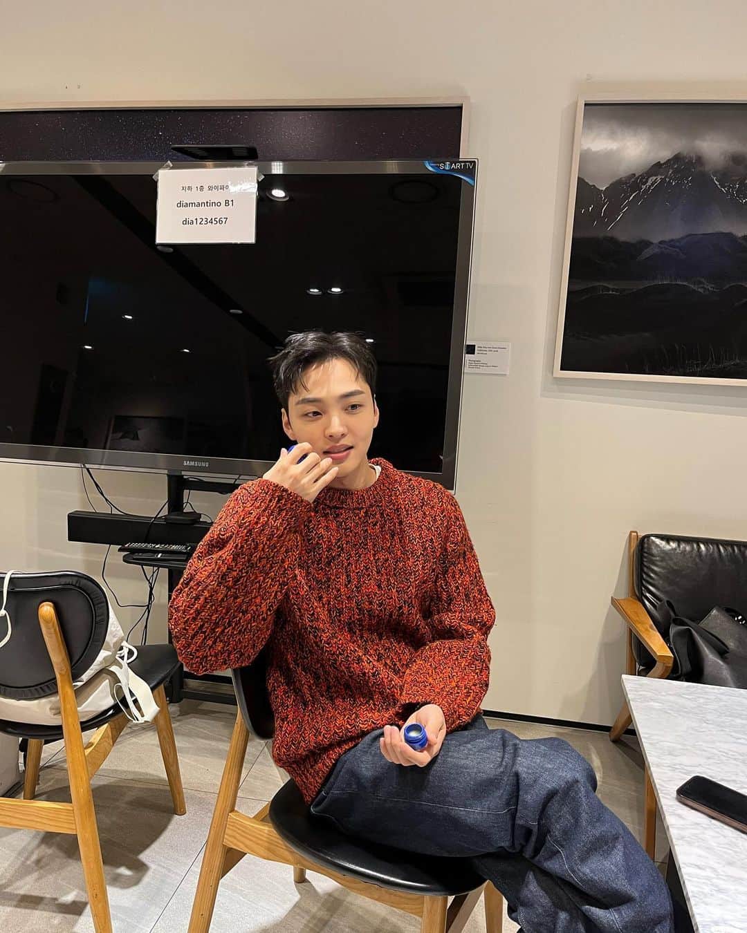 キム・ミンジェのインスタグラム：「실시간 라운딩 인터뷰 ☕️」