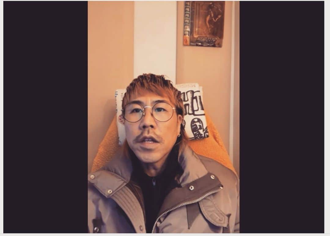MIHIRO 〜マイロ〜のインスタグラム：「マイロTV season5 #1放送する事ができました🤝✨ 来てくれた皆んな、 スタッフの皆んな、 本当にありがとうございました。  前に皆んながプレゼントして くれた、メッセージフラッグを 改めて掲げさせてもらいました。 うん。うるうるですよ、ほんと。  沢山の書き込みもありがとー🤝✨  質問にもなんでも答えるし、言いたい事言う、絶賛も不満も正直に、そして歌う、自宅ノリの、近所迷惑にならない用、歌唱法を身につけてしまったので、ここでしか聴けない感じの、囁き系で、デモ曲もノリで歌っちゃったりね🤝🤣✨  ちなみに早速歌ったリリース未定デモ曲は、仮タイトル「hanabi」でした。  ではまた水曜22時の生配信にて🤝😌✨ 入り口はプロフィールのリンクツリーから。  皆さん本当ありがとう！！」