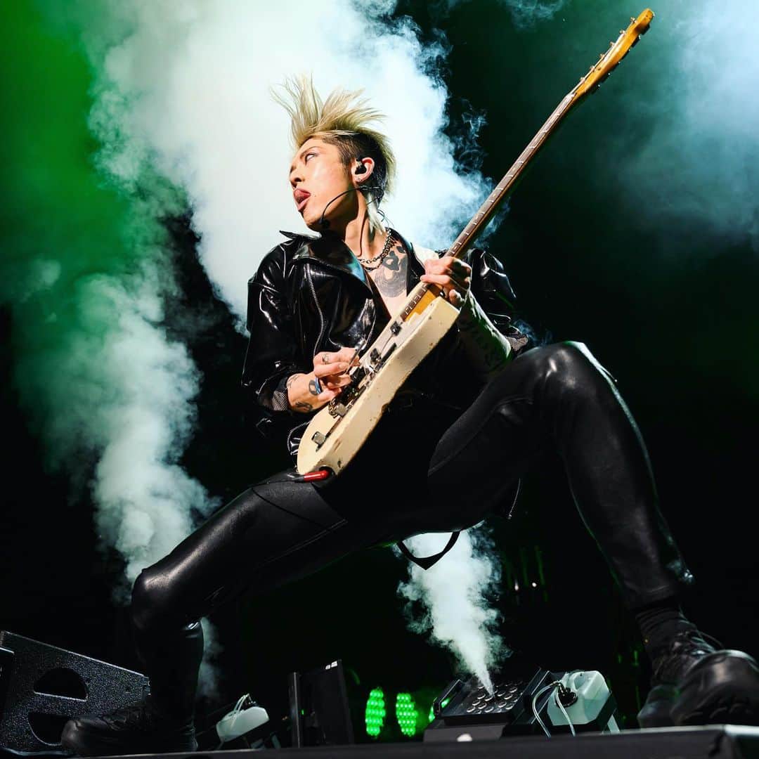 雅-MIYAVI-のインスタグラム：「2023.02.04 at Hammerstein Ballroom in NY. 📸 @toddowyoung   Dont miss the live streaming from our LA show on @veeps   -  #Repost @veeps ・・・ JUST ANNOUNCED: @TheLastRockstars live from their sold-out final stop of their debut tour. Get your livestream ticket and tune in on Feb 10 from wherever you are around the world, exclusively on @Veeps.   #TheLastRockstars #Yoshiki #Hyde #Sugizo #Miyavi」