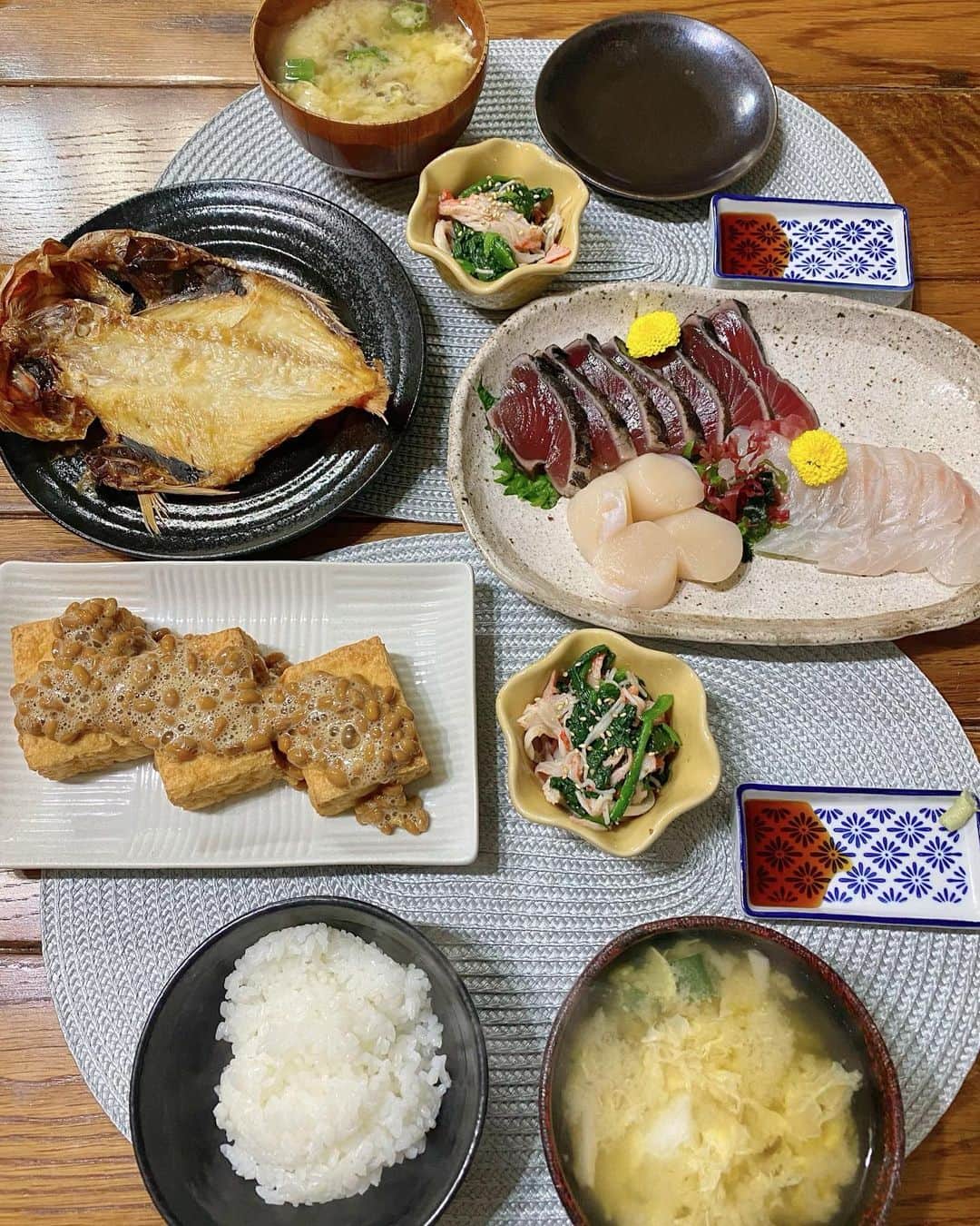 川島菜月のインスタグラム：「. . . 最近ご飯載っけてなかったなぁ🍚 . 私は生魚が大好き🤍🤍🤍 特にタイ！ タイ、エンガワと白い魚大好き！ . . #晩ご飯 #今日の晩ご飯　#cooking #おうちごはん」