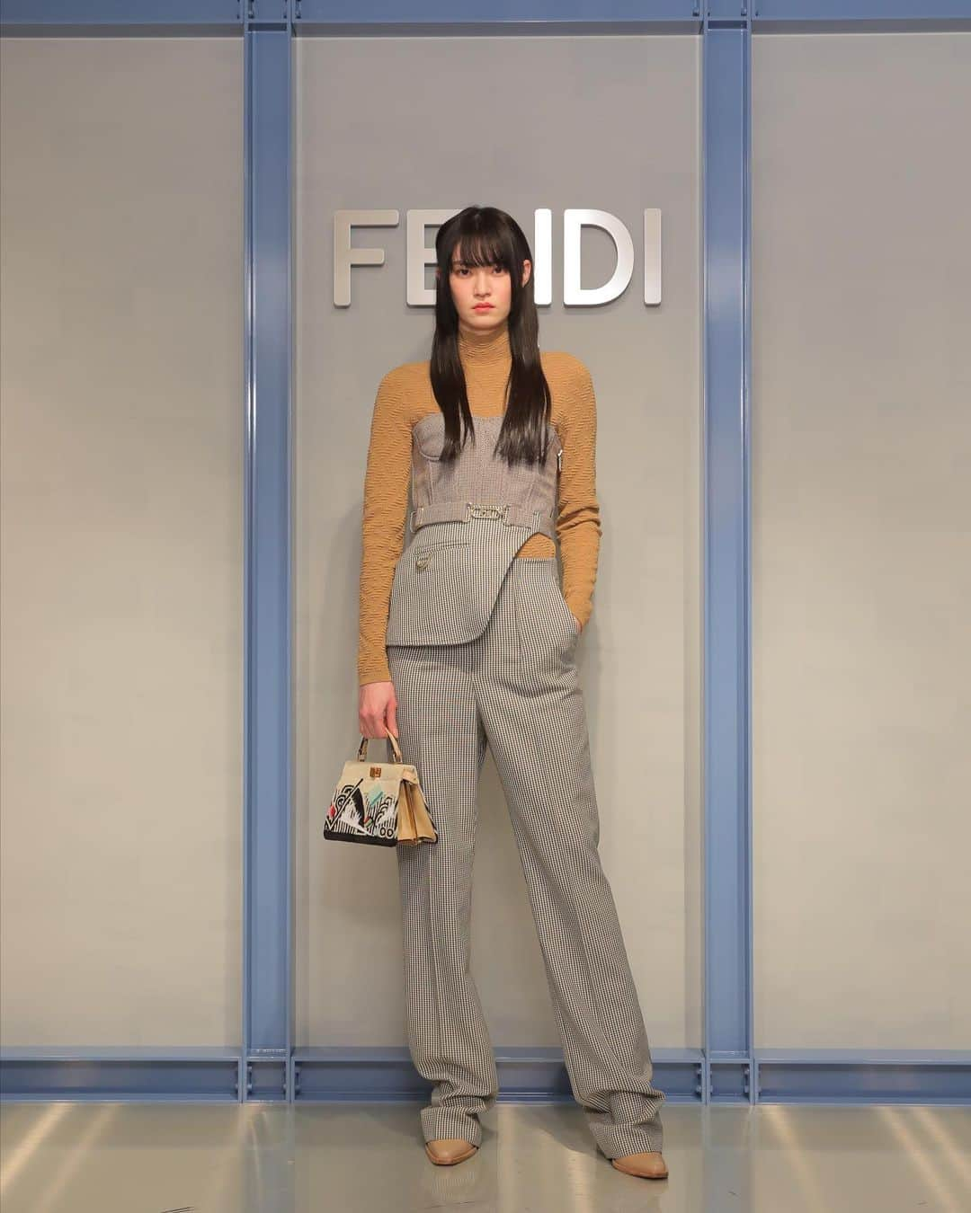 江原美希のインスタグラム：「2月11日にオープンする @fendi のフラッグシップストア『パラッツォ フェンディ 表参道』に遊びに行かせて頂きました！💖  ホームアクセサリーのエリアが印象的でした🫶🏻  #PalazzoFendiOmotesando #FendiSS23」