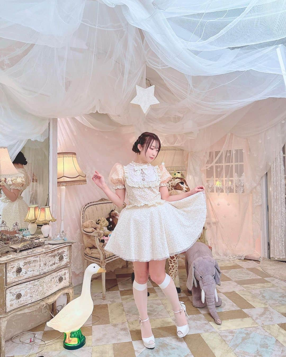 大河もものインスタグラム：「💛🎂👗 2月19日の生誕祭の衣装を今回(@nyanroom.official )さんで購入させて頂きました🧸♡゛ 着心地感も良く着用してて可愛いいーーー！！！ がとまりませんでした( ꜆ᵒ̴̶̷̥́ㅿᵒ̴̶̷̣̥̀ )꜆💓  いい生誕祭が迎えられそうです…….!!🎁  とても人気だったので念願の衣装購入できてよかったです！！ 心を込めて制作してくださり有難うございました🫶🏻  アイドル風ももちゃんどぉかな？？？  #nyanroom #アイドル衣装#アフタヌーンティーコーデ#グラビア#コスプレイヤー#生誕祭衣装#生誕祭#大河もも#happybirthday #idol」