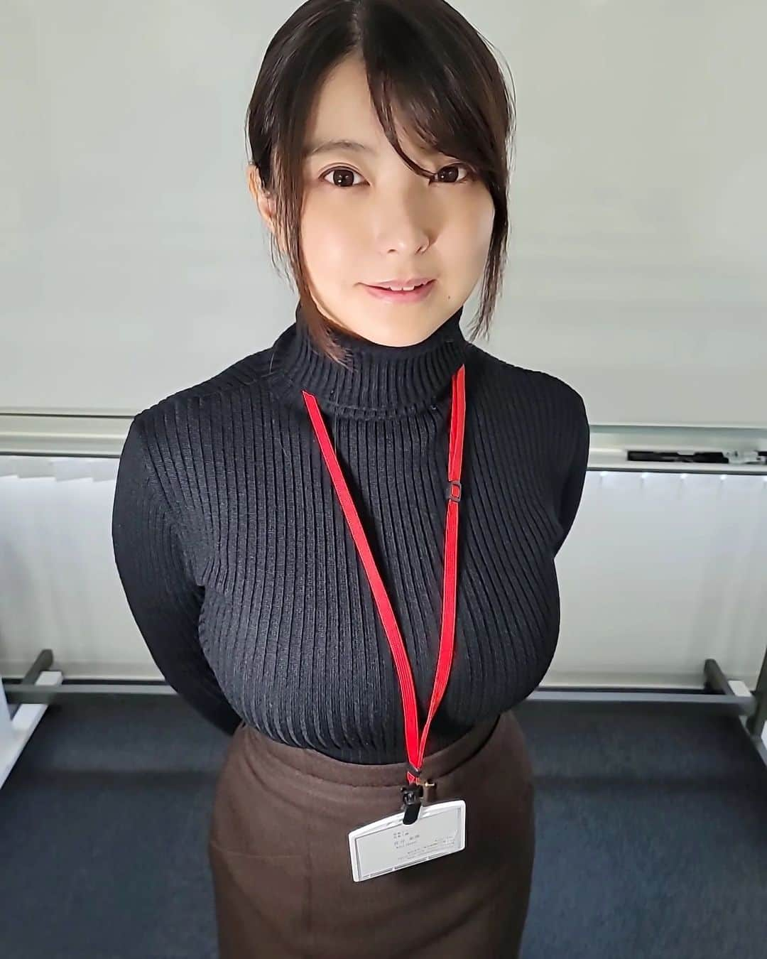 花井美理のインスタグラム：「⁡会社の先輩『2月10日はニットの日らしいよ〜』 ⁡⁡ ⁡#花井美理 #mirihanai #グラビア#グラビアアイドル #写真 #撮影 #Japanesegirl #photo #portrait #instagood #asiangirls #Japaneseidol #会社の先輩 #gravureidol  #gravure #gravuremodel  #JAPAN #ニットの日 #オフィス  #OL #先輩#寫真偶像 #followｍe #senpai #kawaii #ファンティア #ニット」