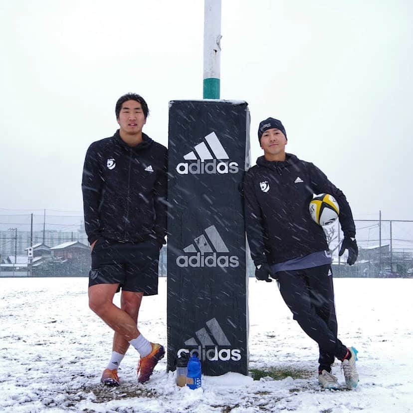 堀米航平のインスタグラム：「.  雪の日もトレーニング☃️❄️  👍  寒かったね今日 皆さんも風邪ひかないように🤧  #ゴメス」