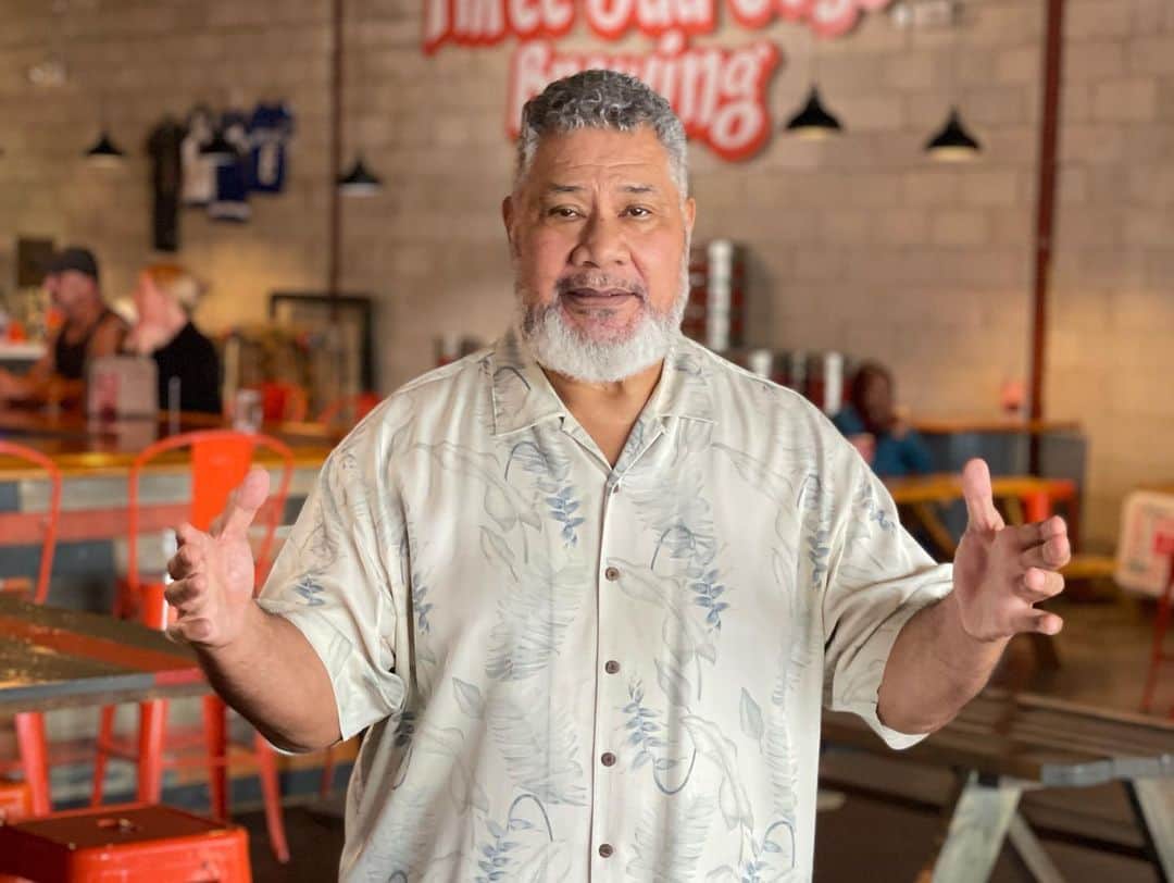 テヴィタ・フィフィタのインスタグラム：「BIRTHDAY BOY 👑🎉🍾👑🎉🍾👑🎉🍾! @therealkinghaku has some stuff in the mix developing to share with all of us soon! Follow him on IG and Twitter @therealkinghaku」