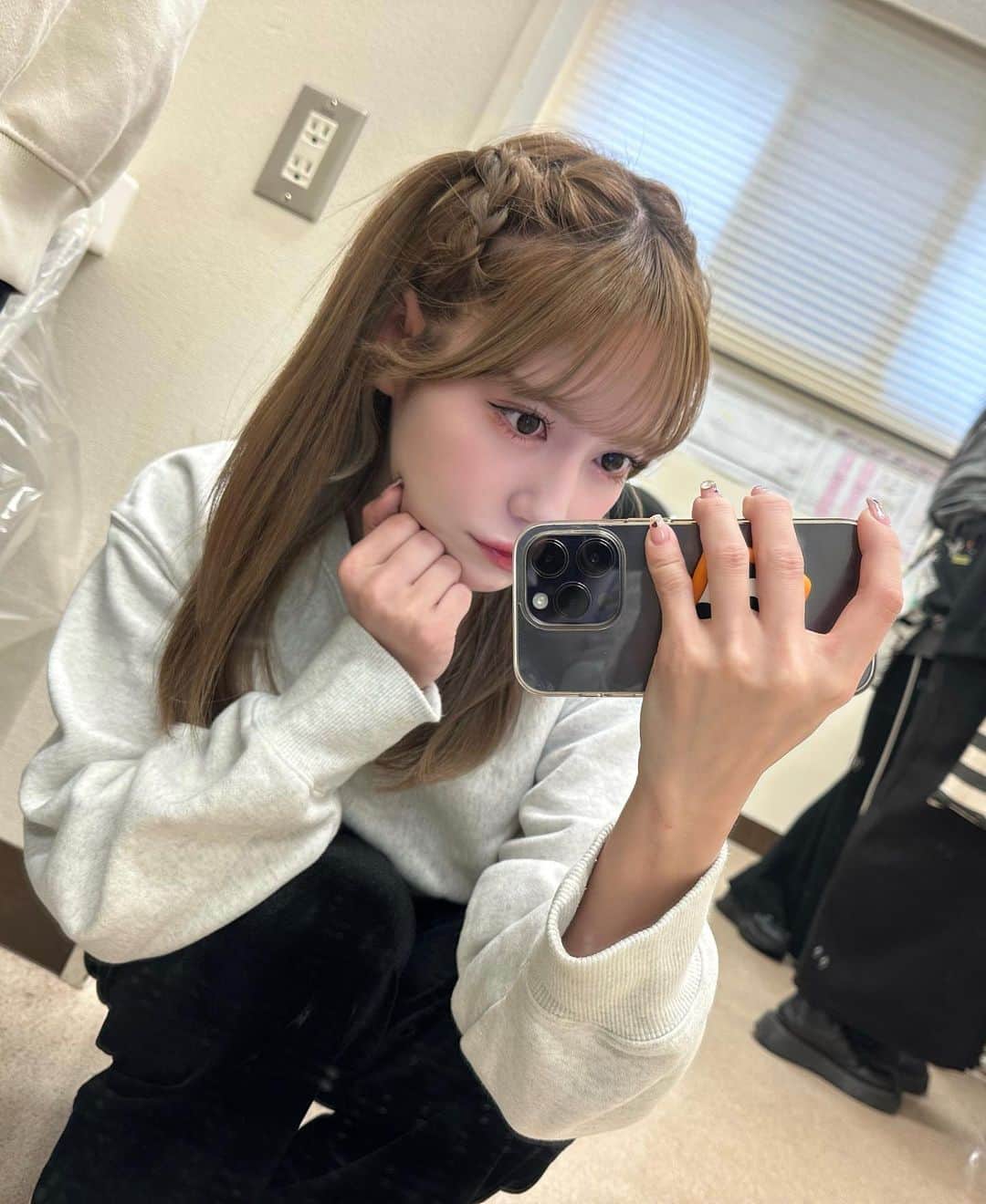 諸橋沙夏さんのインスタグラム写真 - (諸橋沙夏Instagram)「🐙・🐙 ⁡ ⁡ ⁡ ・ ⁡ 大阪最高だ〜！！ 楽しかった！ ⁡ 今日はハーフツインをして...！という声が すごく多かったので、年に1回ほどのツインを🤍 ⁡ もこもこしてるからモコツイン🐶 ⁡ 楽しい思い出ありがとう〜！ 明後日は名古屋だね。 ⁡ そして寒いね。かぜひくなよ〜！🍃 ⁡ ⁡ #イコラブ全国ツアー2023  #イコラブがトリガー  #イコラブ」2月10日 21時33分 - morohashi_sana