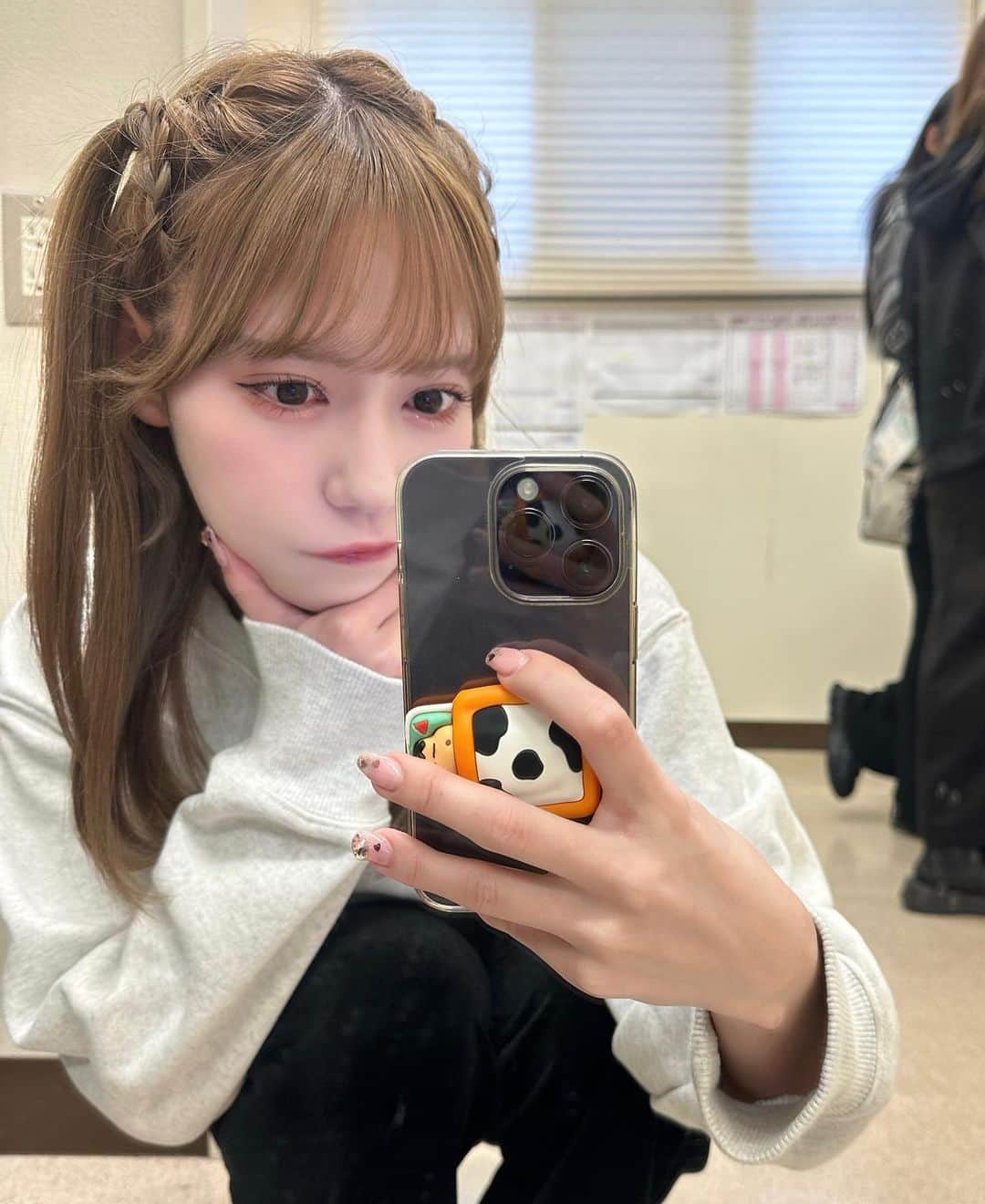 諸橋沙夏さんのインスタグラム写真 - (諸橋沙夏Instagram)「🐙・🐙 ⁡ ⁡ ⁡ ・ ⁡ 大阪最高だ〜！！ 楽しかった！ ⁡ 今日はハーフツインをして...！という声が すごく多かったので、年に1回ほどのツインを🤍 ⁡ もこもこしてるからモコツイン🐶 ⁡ 楽しい思い出ありがとう〜！ 明後日は名古屋だね。 ⁡ そして寒いね。かぜひくなよ〜！🍃 ⁡ ⁡ #イコラブ全国ツアー2023  #イコラブがトリガー  #イコラブ」2月10日 21時33分 - morohashi_sana