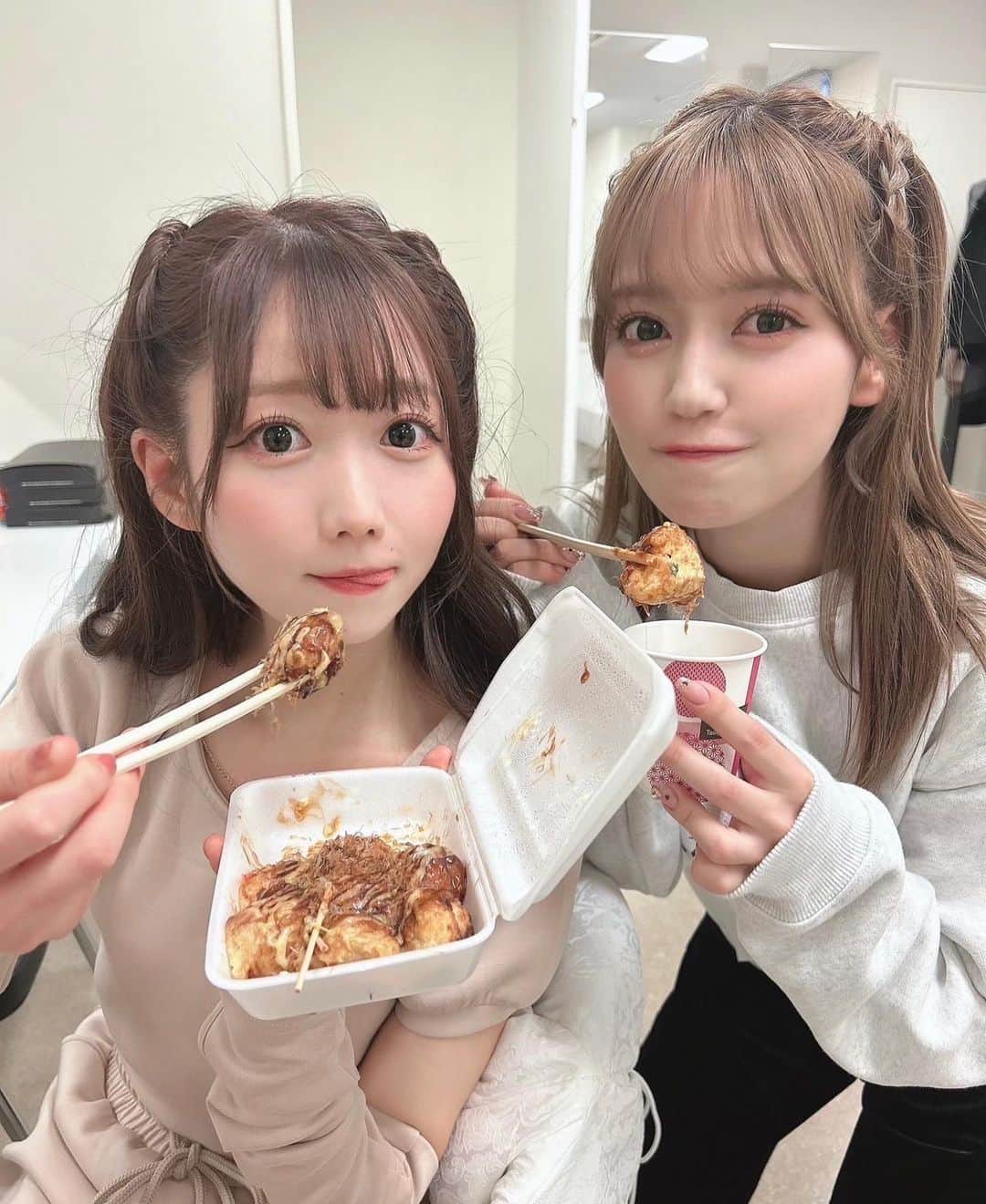 諸橋沙夏さんのインスタグラム写真 - (諸橋沙夏Instagram)「🐙・🐙 ⁡ ⁡ ⁡ ・ ⁡ 大阪最高だ〜！！ 楽しかった！ ⁡ 今日はハーフツインをして...！という声が すごく多かったので、年に1回ほどのツインを🤍 ⁡ もこもこしてるからモコツイン🐶 ⁡ 楽しい思い出ありがとう〜！ 明後日は名古屋だね。 ⁡ そして寒いね。かぜひくなよ〜！🍃 ⁡ ⁡ #イコラブ全国ツアー2023  #イコラブがトリガー  #イコラブ」2月10日 21時33分 - morohashi_sana