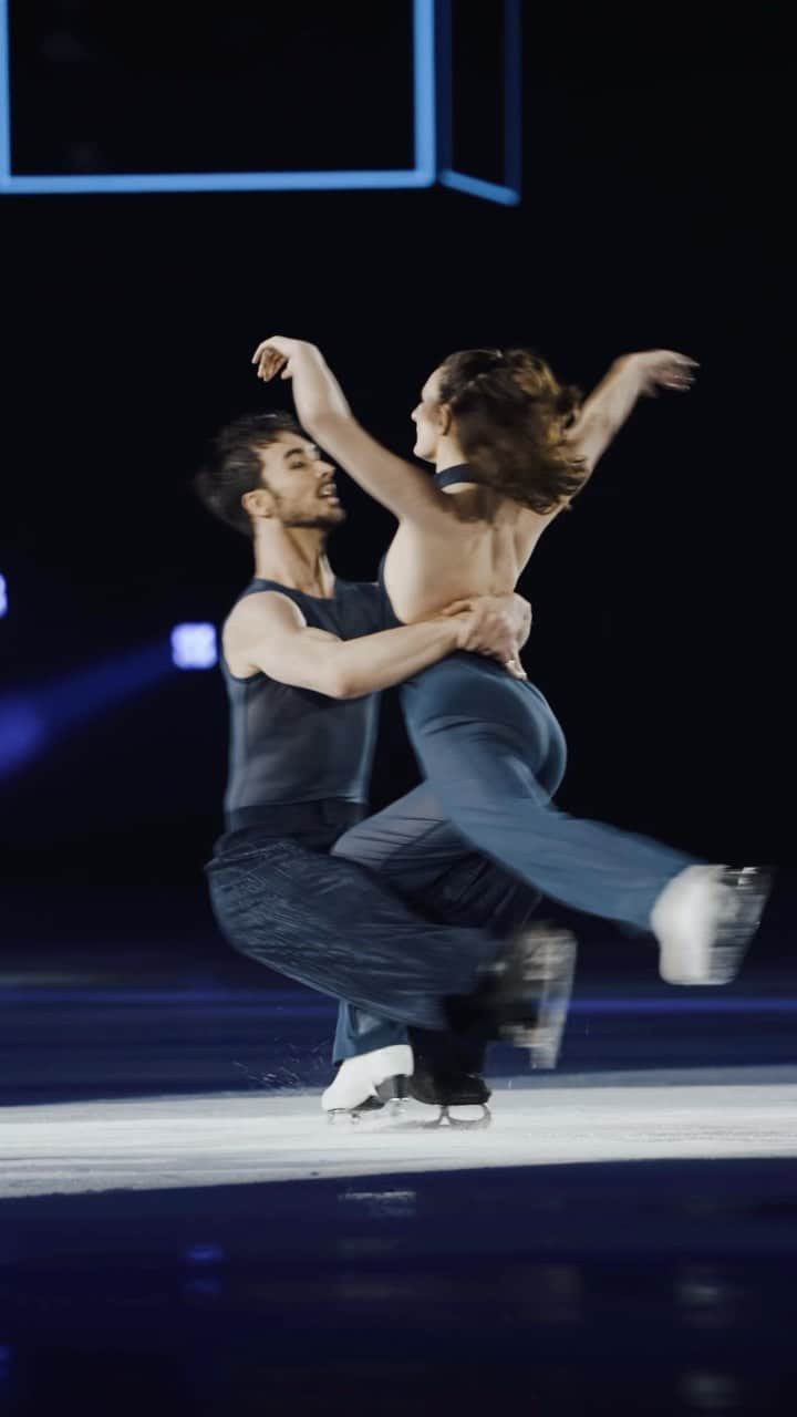 ガブリエラ・パパダキスのインスタグラム：「Letzte Vorstellungen der Art on Ice Tour 2023 in Davos am Samstag, 11. Februar um 20 Uhr und am Sonntag, 12. Februar um 17 Uhr 💙 #ArtonIce #ArtonIce2023 #artonicemagic #gabriellapapadakis #guillaumecizeron   English: Last shows of the Art on Ice Tour 2023 in Davos on Saturday, February 11 at 8 pm and on Sunday, February 12 at 5 pm 💙  🎫 𝙏𝙞𝙘𝙠𝙚𝙩𝙨: www.artonice.com oder Link in Bio  🎥 @ben_tischhauser」