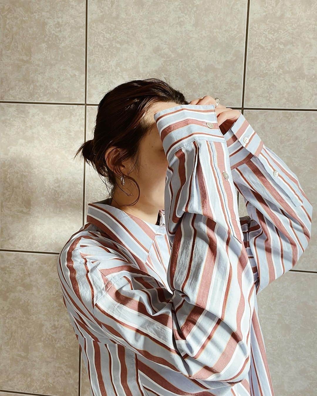 ungrid_maiのインスタグラム：「. 配色が好きなストライプのシャツ🐳💕 (ひっそり変えたアイコンでも着てます🫢) . あっという間に春の気配〜🌱 #公園コーデ」