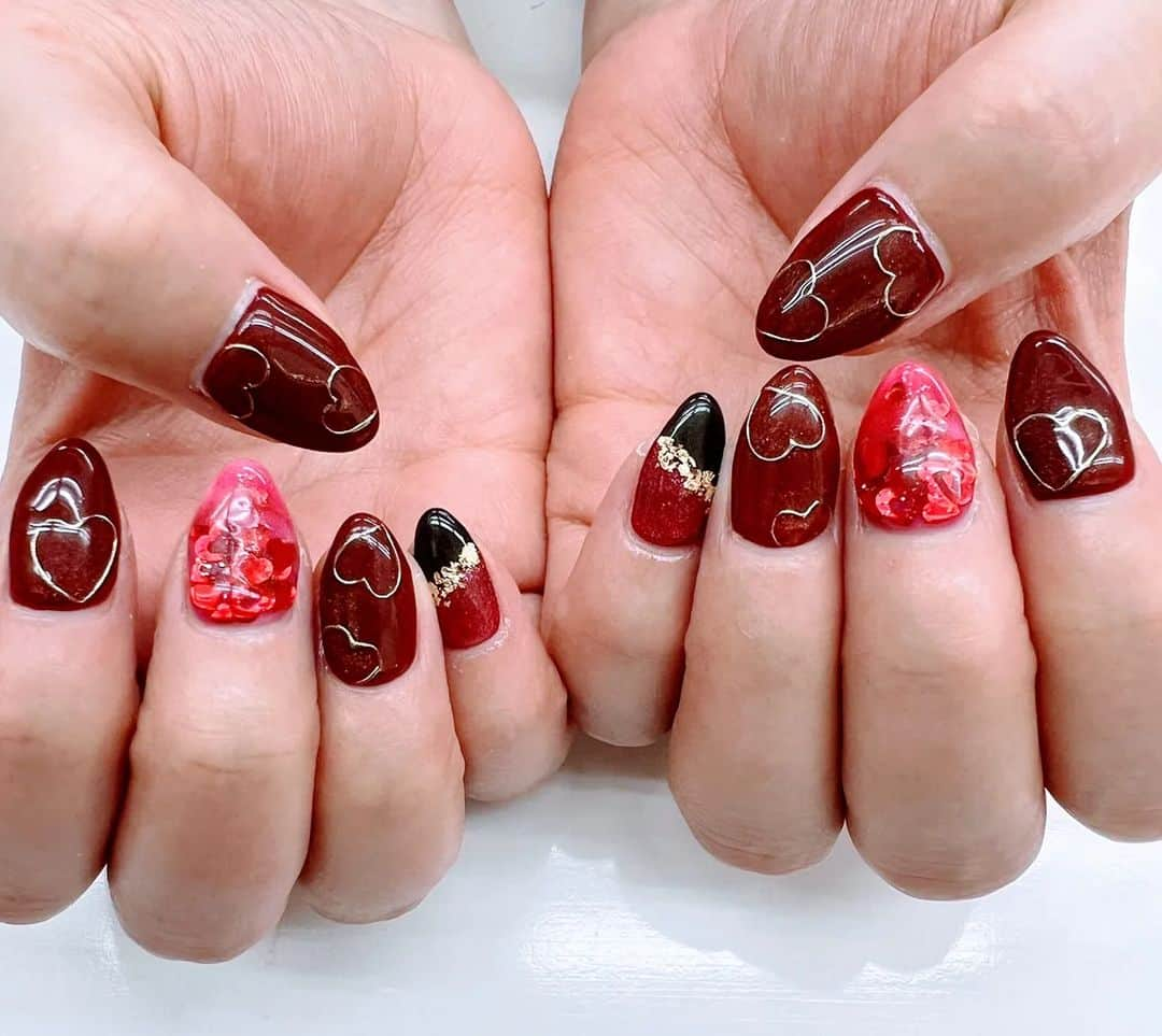 吉岡奈々子さんのインスタグラム写真 - (吉岡奈々子Instagram)「新しいネイル #ニューネイル #newnail #nail #バレンタインネイル #valentinenail #valentine #vannail_suzuki」2月10日 22時27分 - nanakoyoshioka