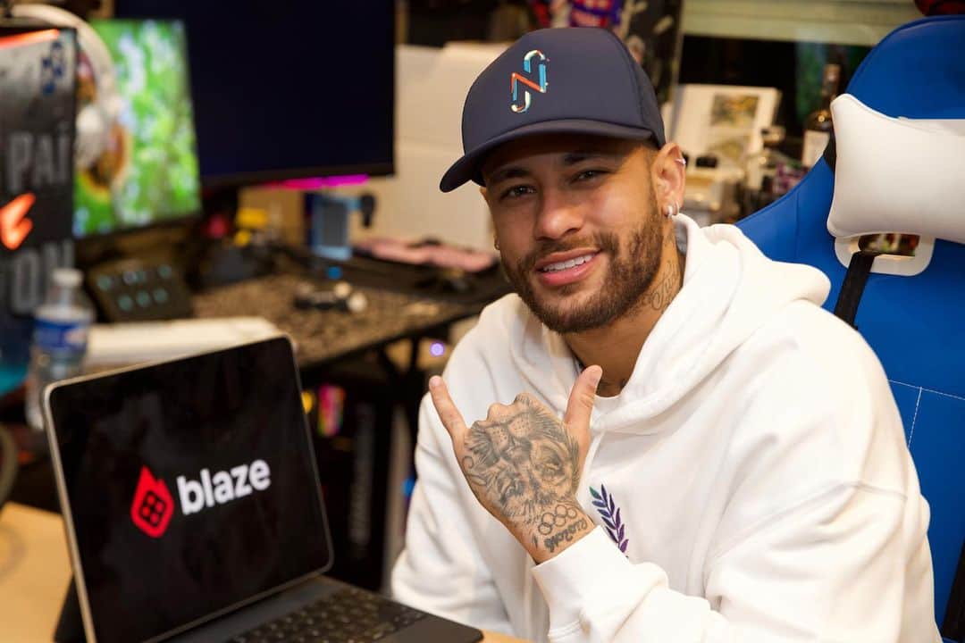 ネイマールのインスタグラム：「🤙 Check out the latest new games at @blazecasino 🎰 Play responsibly | 18+ Only」