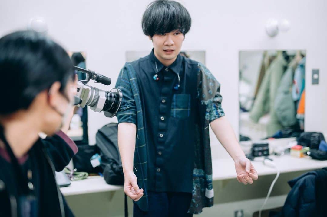 秋澤和貴のインスタグラム：「島根 2days  photo by @junpeihiyoshi   衣装 by @utilityharajuku」