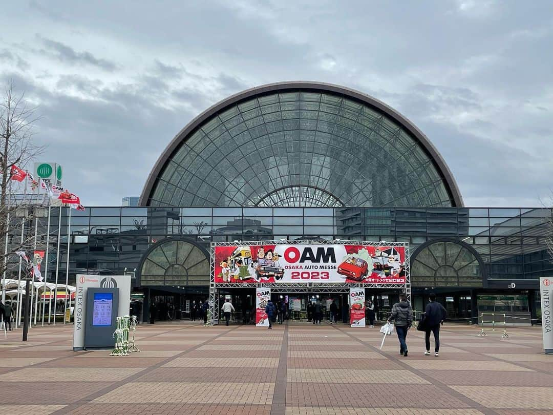 ザウス住宅プロデュースのインスタグラム：「【ZAUSイベント】 本日より、3日間@インテックス大阪にて開催されるカスタムカーの祭典 『大阪オートメッセ2023』に出展しております。  ご来場際は、ぜひ ZAUS GARAGE HOUSE 【5号館】ブースにお立ち寄りくださいませ！！  お待ちしております。   　　　 #garagehouse#garage#car #home#architecture#design#zaus #大阪#オートメッセ#インテックス大阪 #5号館#OAM#2023 #プロデューサーに相談しに行こう #ザウス#ガレージハウス#イベント#パンフレットご覧ください#建築#建築家との家づくり#暮らしを楽しむ」