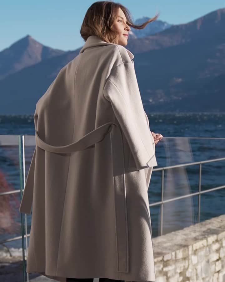 シンツィアロッカのインスタグラム：「Winter ready. #CinziaRocca #FW2022」