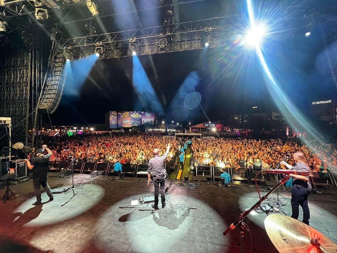 Jimmy Eat Worldのインスタグラム：「Thank you Phoenix! What a night. It was an honor to share the stage with the legendary @ginblossomsaz Thanks to the @azsuperbowl for having us!」