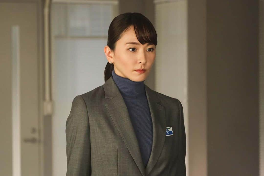 新垣結衣（ファンアカウント）さんのインスタグラム写真 - (新垣結衣（ファンアカウント）Instagram)「-  『風間公親－教場０－』 ４月スタート 毎週（月） 21時～21時54分  ◢◤新キャスト解禁◢◤   ／ #新垣結衣 さん 新人刑事役で出演決定!!✨ ＼  ■ 隼田聖子／新垣結衣■  風間とバディを組んで指導を受ける シングルマザーの新人刑事を演じます。  ドラマで描かれる物語をお楽しみに☺️  #風間公親  #新垣結衣 #ガッキー #yuiaragaki」2月10日 15時20分 - aragakiyui_fanspage