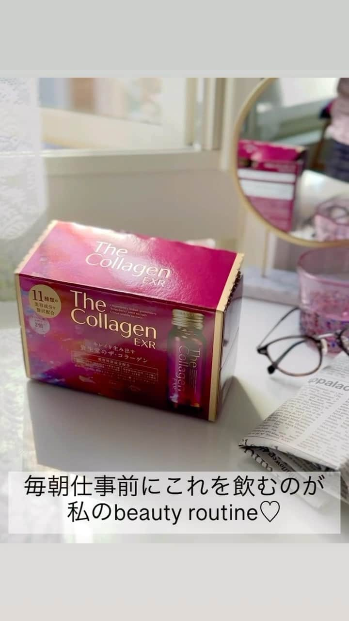 資生堂 ザ・コラーゲンのインスタグラム：「【出勤前のルーティン✨】    1日のスケジュールで一番慌ただしい、朝の出勤前。  ザ・コラーゲン EXR ＜ドリンク＞で  豊富な美容成分を取り入れたら、お仕事モードに切り替え完了！    毎日、自分にとって心地よいルーティンがあると  生活にハリやリズムが生まれますよね💐    自分に合った美容ルーティンで  毎日ご機嫌に、ハリのある暮らしを過ごしましょう♪    💐ザ・コラーゲン EXR ＜ドリンク＞  ✓美容成分2倍（コケモモ・アムラ果実・セラミド・ヒアルロン酸がザ・コラーゲン＜ドリンク＞比）配合  ✓11種類の美容成分を贅沢配合  ✓脂質ゼロ・ノンカフェイン・保存料無添加    ／  「朝、ドリンクタイプのザ・コラーゲンを飲みたい！」  と思った方は〈コメント欄〉から  【❤】の絵文字を使って教えてください☺️  ＼    Reals by @1010koki0218    #ザコラーゲン #thecollagen #美容ドリンク #コラーゲンドリンク #ノンカフェイン #インナーケアドリンク #ドリンクタイプ#おうち美容 #ご褒美ケア #ビューティーケア #大人美容 #ナイトルーティン #インナービューティー #美容習慣 #インナーケア #ハリのある暮らし #朝のルーティン #美容ルーティン #ルーティン #デイリーケア #ザコラーゲンEXR #ノンカフェインドリンク」