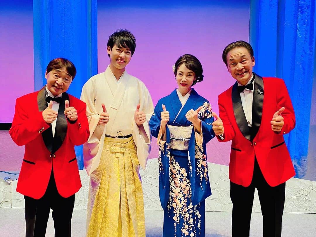 のインスタグラム：「昨日は、  『JAいるま野 東部年金友の会・共済友の会健康講話&歌謡ショー』  にお呼び頂きました🎤  ご一緒させて頂いた  おぼんこぼん師匠 香西かおりさん 喜楽座の皆さんと。  昼夜2回の 楽しいステージでした♪  お客様もノリ良く 温かくお迎え下さいました。  お世話になりました皆さま ありがとうございました😊  またお伺い出来ますように❤️  #松阪ゆうき  #おぼんこぼん 師匠 #香西かおり さん #喜楽座 の皆さん #jaいるま野 さま #感謝  #キラリふじみ」