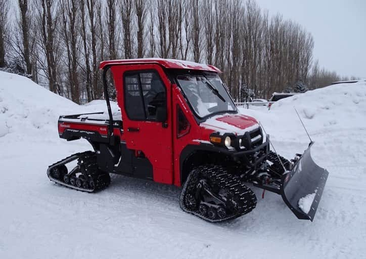 モリタのインスタグラム：「小型オフロード消防車Red Ladybugは、地震災害や土砂災害のほか、スノープラウ(除雪板)の装着により降雪地域でも活躍します🚒 本日は関東地方でも広く雪が降りました。 足元にお気をつけて、暖かくしてお過ごしください❄ 火の用心で、よい週末を！  https://www.morita119.jp/fire_engine/special/redladybug/index.html  #人と地球のいのちを守る #消防車」