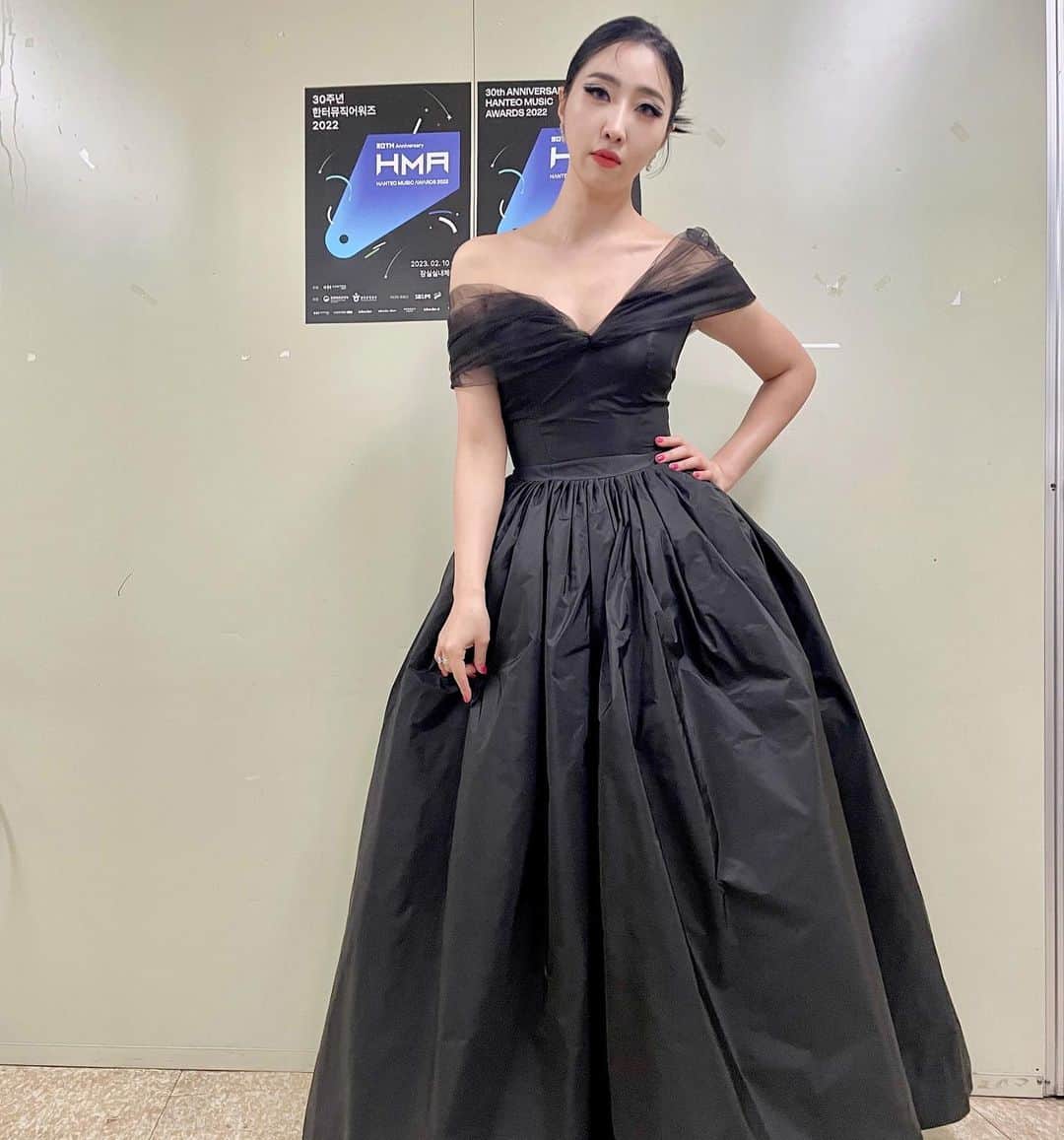 コン・ミンジさんのインスタグラム写真 - (コン・ミンジInstagram)「🖤HMA💙 한터뮤직어워즈 Black swan 🦢」2月10日 22時53分 - _minzy_mz