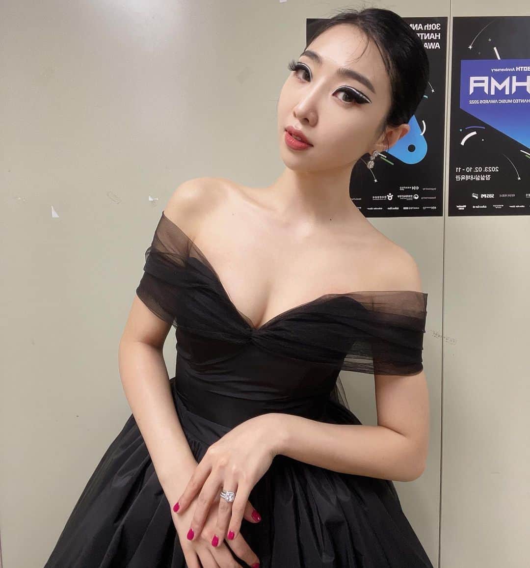 コン・ミンジさんのインスタグラム写真 - (コン・ミンジInstagram)「🖤HMA💙 한터뮤직어워즈 Black swan 🦢」2月10日 22時53分 - _minzy_mz