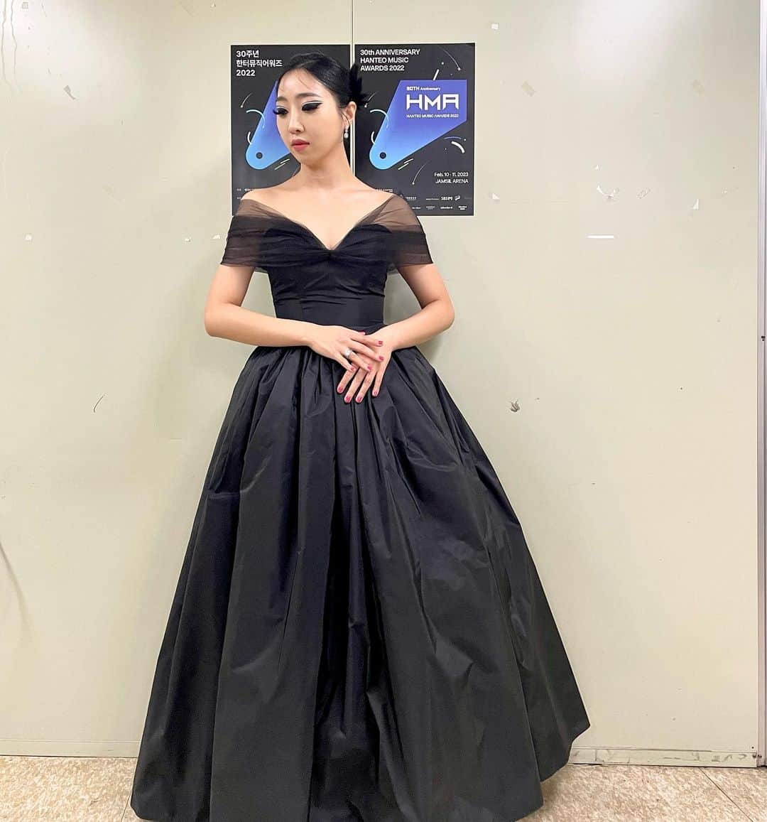 コン・ミンジさんのインスタグラム写真 - (コン・ミンジInstagram)「🖤HMA💙 한터뮤직어워즈 Black swan 🦢」2月10日 22時53分 - _minzy_mz