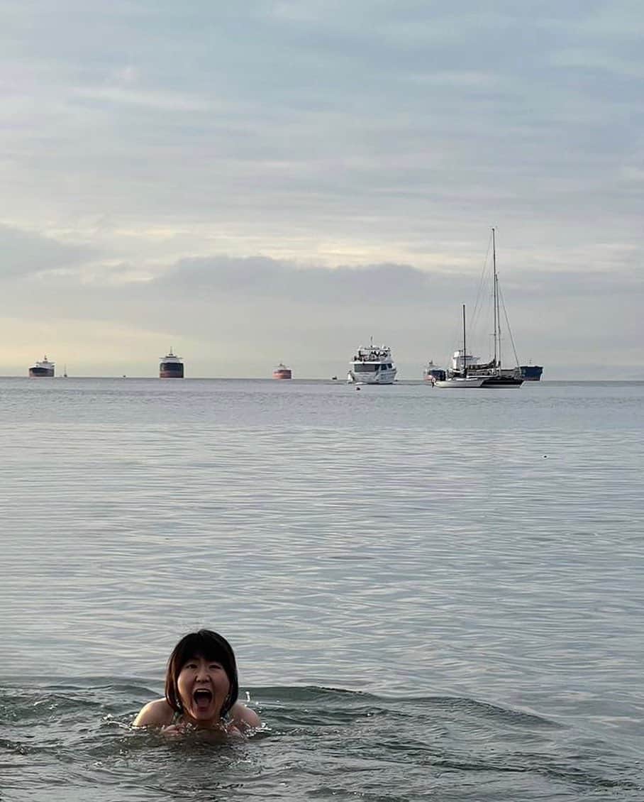 光浦靖子さんのインスタグラム写真 - (光浦靖子Instagram)「Polar bear swim  2023年正月 寒中水泳」2月10日 17時26分 - yasukomitsuura