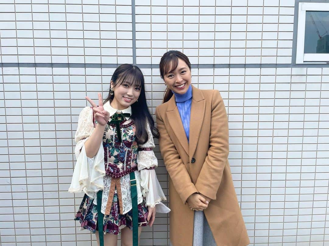 高木晴菜のインスタグラム：「なんと！  HKT48の矢吹奈子さんとお会いすることができました❤︎  IZONE、HKT48と世界で活躍するアーティスト！ 中継先からファンなんですとお伝えしたら、サイン入りCDまでプレゼントしてくださいました🥰 ありがとうございます✨ これからも応援しています☺️  #hkt48  #izone  #矢吹奈子 さん #君はもっとできる  #ももち浜ストア」