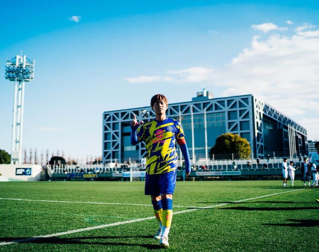 のインスタグラム：「. 新時代•歴史的一戦ReelZリーグ開幕 vsB&B たくさんの方に足を運んでもらい 最高の雰囲気の中でプレーできました！ YouTubeにできた新しいサッカーリーグ。 まだまだ可能性しかありません。 最後はスタジアムを満員にできるように頑張ります🔥⚽️ #ウィナーズ#リールズリーグ @reelz_league」