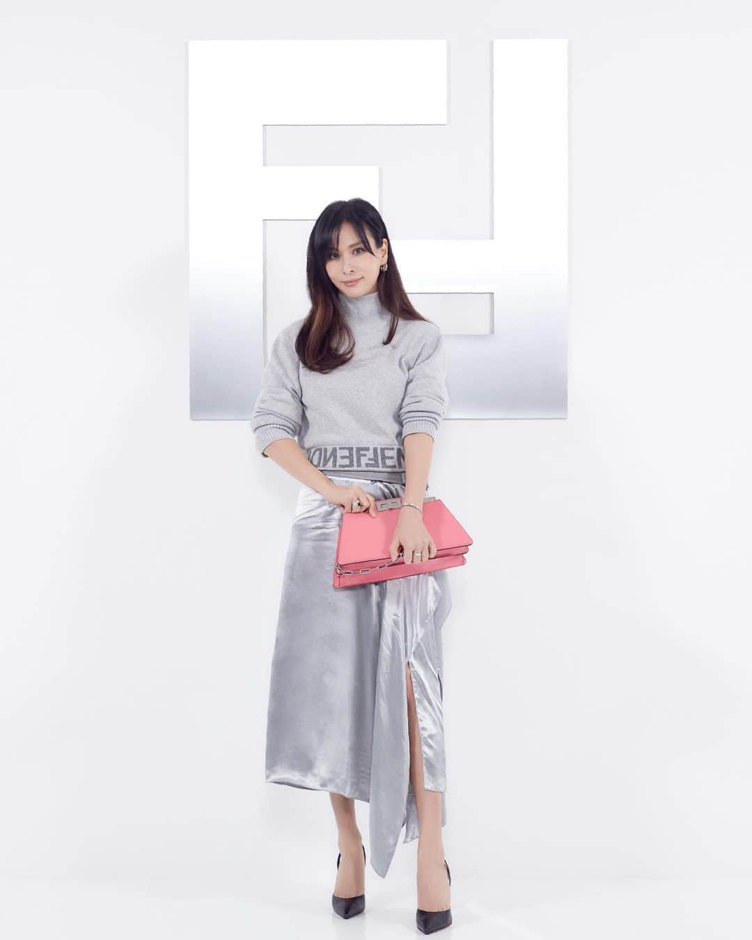 のインスタグラム：「Fendi플래그십 오픈 축하해요💜 #Fendi @fendi @leesoohyuk  @stroof」