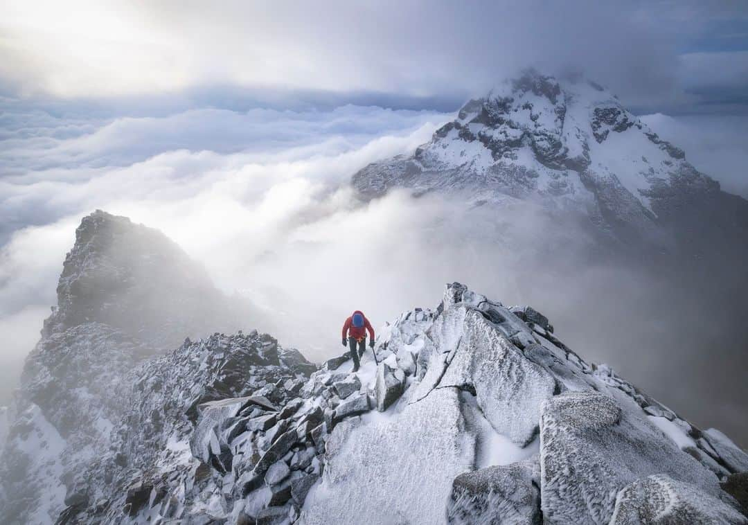 ボール・ウォッチさんのインスタグラム写真 - (ボール・ウォッチInstagram)「BALL Watch explorer, Paul Zizka is at high altitudes of Volcan Illiniza Norte under adverse conditions.⁠ ⁠ @paulzizkaphoto⁠ ⁠ #Ballwatch #exploring #explorer #Ecuador #glaciers #Illiniza #adventure #conquer #darkness #challenge #globe #passionate #light #meaningful #extreme #landscape #beyourself #exploration #journey #earthfocus #travels #exploremore #exploretheworld #TGIF」2月10日 19時16分 - ballwatch