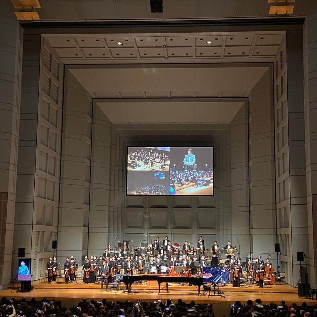 NTTのインスタグラム：「本日は東京 渋谷 Bunkamura オーチャードホールで開催された #未来の音楽会 に来ました。  今回は東京-大阪-神奈川-千葉をつなぐリアルタイム・リモートコンサート  三ツ橋敬子さん指揮、アン・セット・シス、三浦一馬さん、東京フイルムハーモニー交響楽団、大阪芸術大学ウインド・オーケストラの皆さんが、  NTTグループが開発した#IOWN APN関連技術で4地点をつなぎ、距離をこえた素晴らしい演奏でした。  #NTTRD」