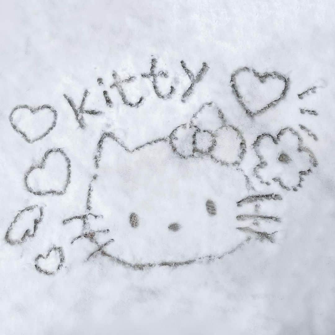 ayaさんのインスタグラム写真 - (ayaInstagram)「ﾐ・◦・ﾐ🎀❄️🐈  キティちゃんの雪だるま⛄️(素手)  #雪 #雪だるま #ハローキティ #キティちゃん #キティ」2月10日 19時29分 - xxayapink