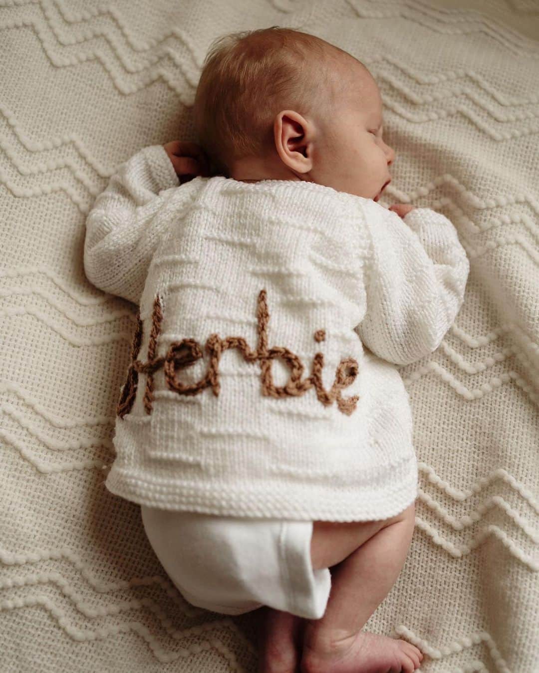 アダム・ララーナのインスタグラム：「Herbie Ashley Lallana 😍 6 weeks today 💫」