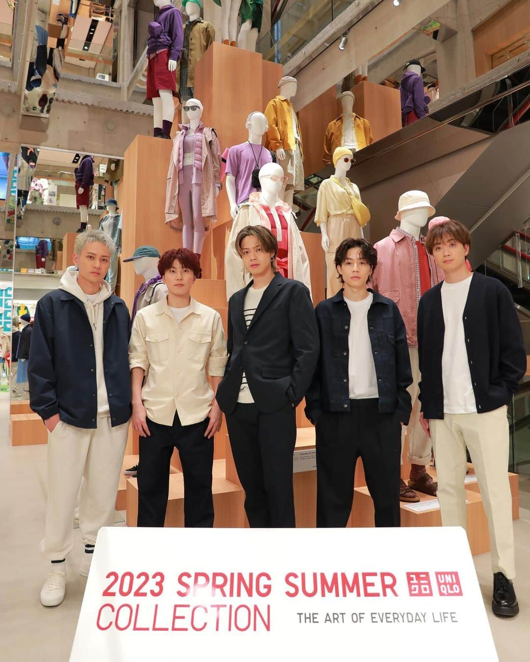 コムドットのインスタグラム：「コムドットメンバー全員でUNIQLO LifeWear Exhibition 2023SS in TOKYOにお邪魔しました。 それぞれの個性に合ったスタイリングしているので是非チェックしてみてください。  #UNIQLO2023SS  @uniqlo_jp @uniqlo_with」