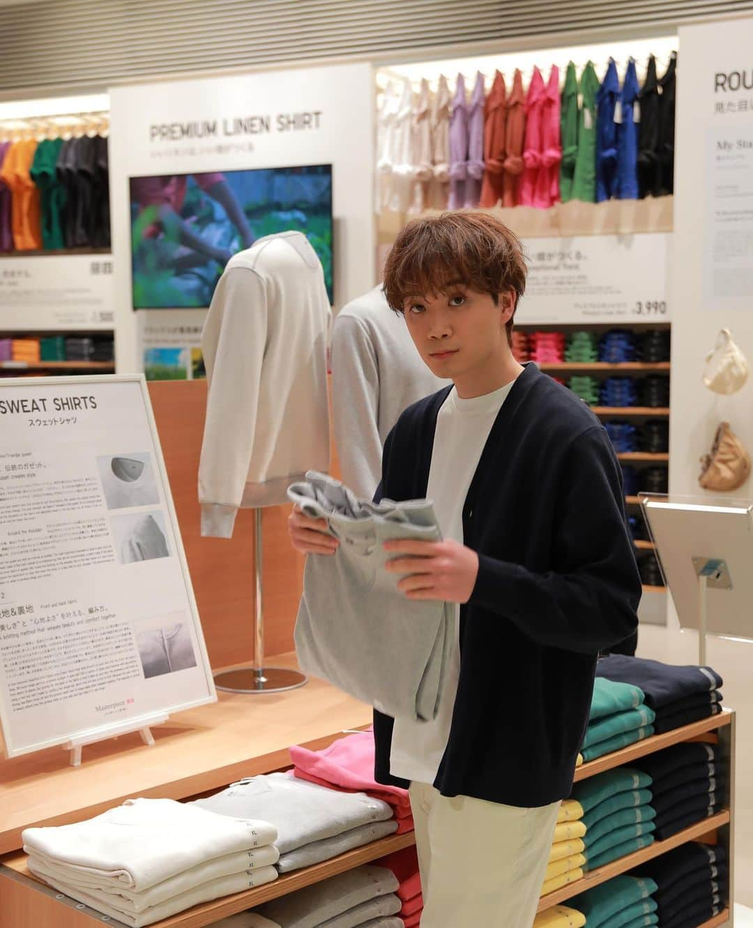 ゆうまさんのインスタグラム写真 - (ゆうまInstagram)「コムドットメンバー全員でUNIQLO LifeWear Exhibition 2023SS in TOKYOにお邪魔しました。 春のような爽やかな雰囲気の店舗内での撮影はとても楽しかったです。学生の頃からお世話になっているUNIQLOさんのイベントにお邪魔できてとても感慨深かったです。  #UNIQLO2023SS   @uniqlo_jp @uniqlo_with」2月10日 20時18分 - com.yuma