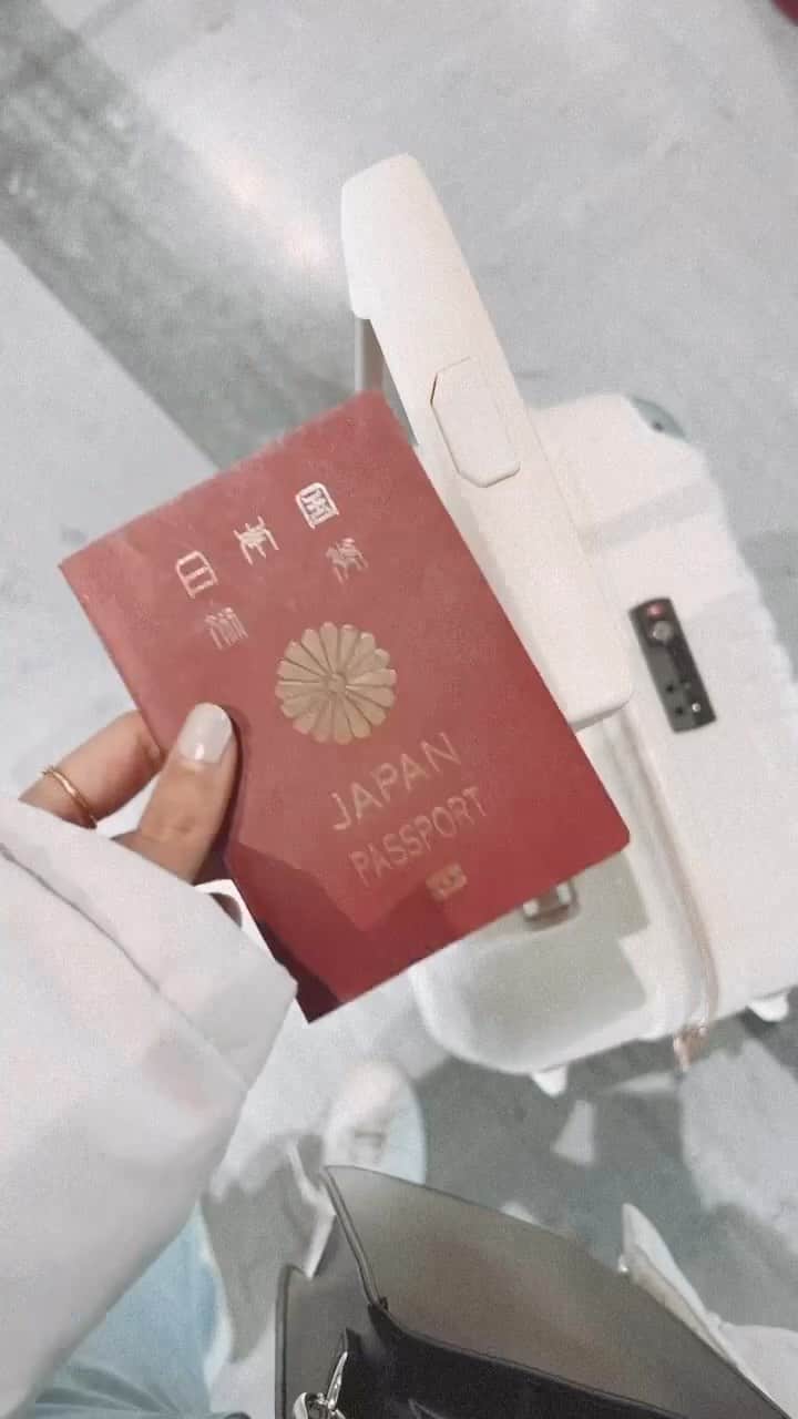 浅場佳苗のインスタグラム：「🛩🛩🛩 ・ #韓国 #韓国旅行 #vlog #tokyo #japan #dancemusic #dancepop #edm #singer #songwriter #シンガーソングライター #弾き語り #フレキシタリアン #ゆるヴィーガン #動物愛護 #サスティナブル #エコ #地球にやさしいミュージシャン #愛犬家 #beatmania #iidx #LoL #ユアマジェ #tiktok #浅場佳苗 #kanaeasaba」