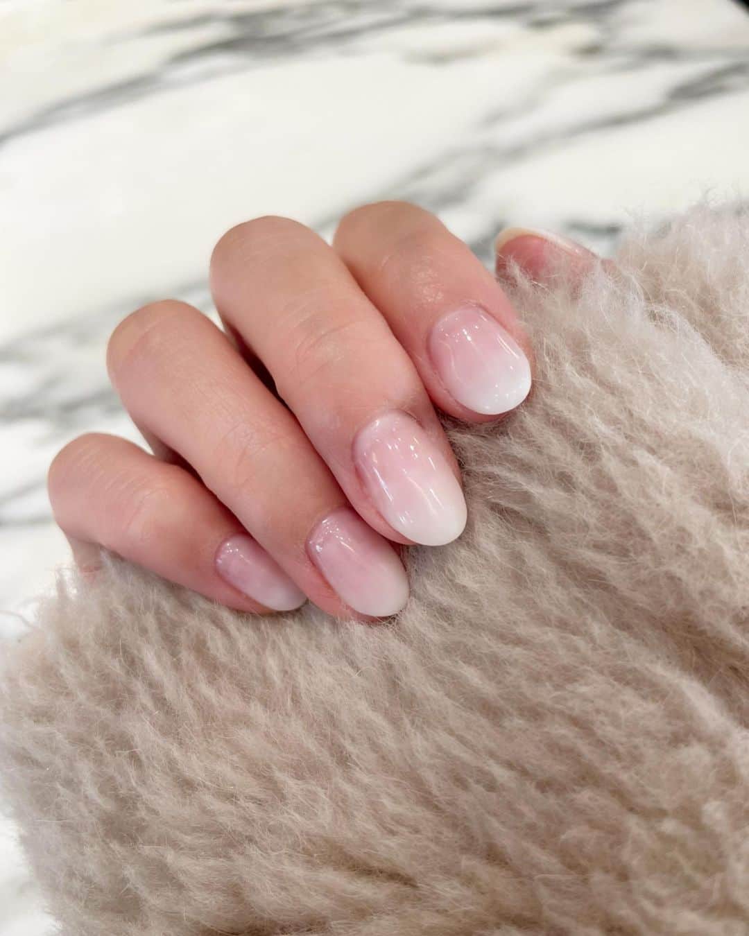 田母神智子のインスタグラム：「グラデーションいいね💅💘 #esnail_shinjuku」