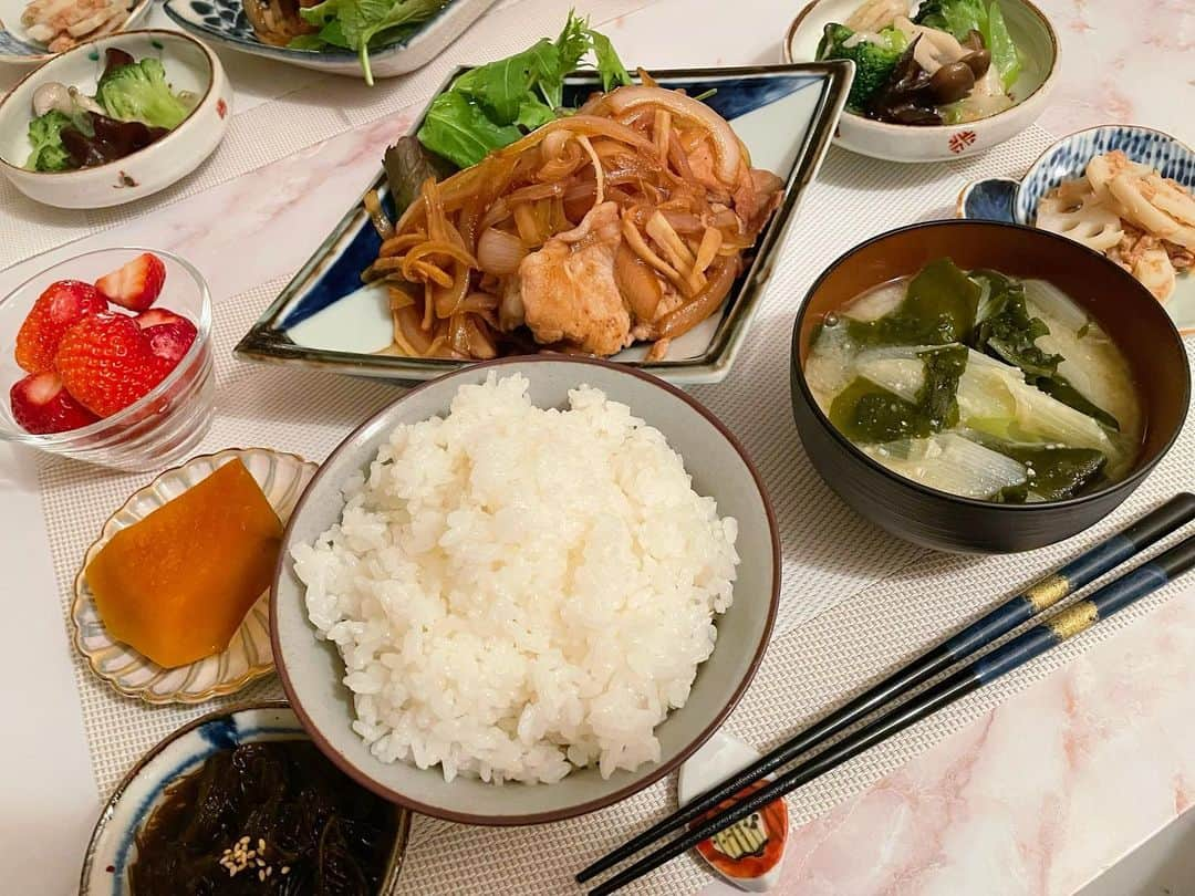 粕谷奈美さんのインスタグラム写真 - (粕谷奈美Instagram)「最近の#なみへい飯 🍳  今日はとっても寒かったですね〜☃️ #cooking#dinner#japanesefood#healthyfood#athletefood#dish #おうちごはん#和食#食器#器#器好き#有田焼#波佐見焼#伊万里焼#やちむん」2月10日 20時52分 - nami_kasuya