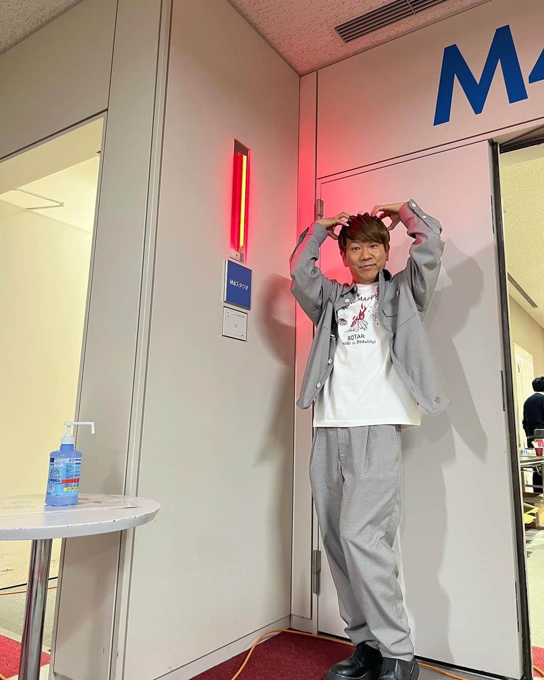 藤本敏史のインスタグラム：「ええ感じになるように撮ってもらった。  撮影者　めるる」