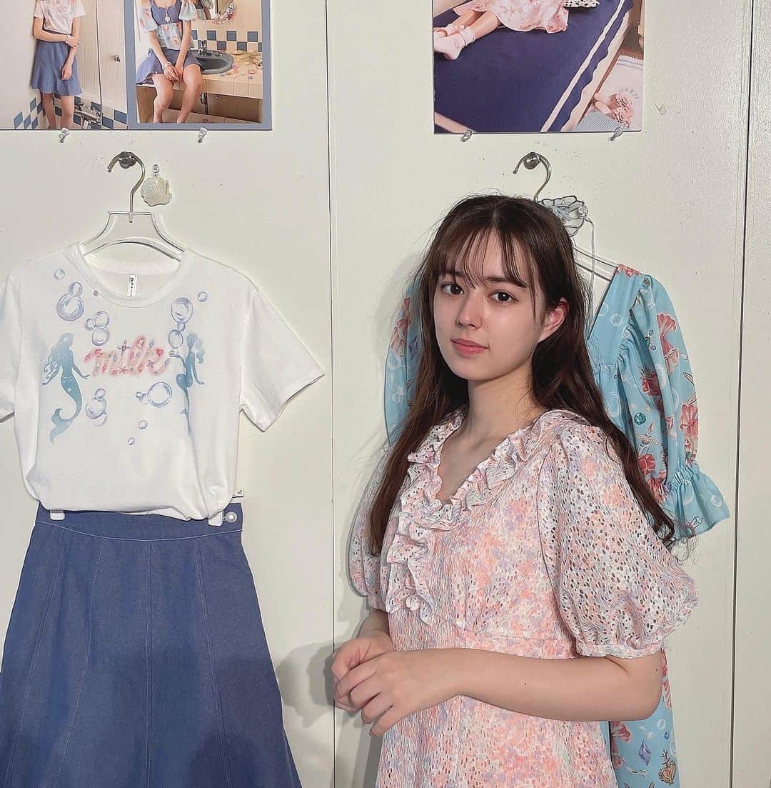 のインスタグラム：「• • @milk__official_ さんの 展示会にお邪魔してきました❤︎ • かわいいお洋服がたくさんで幸せな空間でした🪄💞 • • #milk#milkfashion#milkmilkboy#harajukufashion#kawaiifashion#tokyofashion#girly#ガーリー#ガーリーコーデ#ミルク#ピンクワンピース#水色ワンピース#水玉ワンピース#夏服#夏服コーデ#展示会#06#06년생#jk1#jk#fjk#고등학생#패션#옷스타그램#패션스타그램#2023ss」