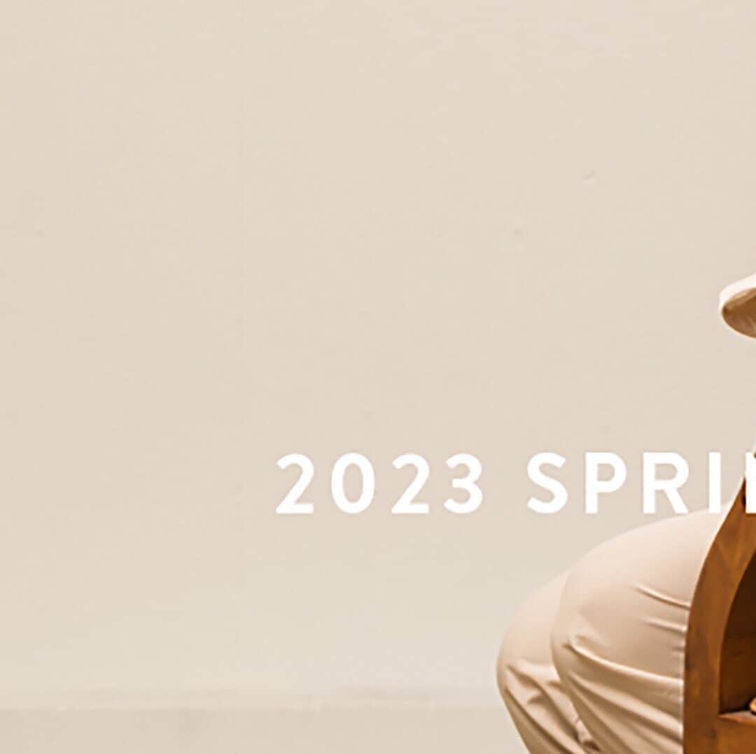 ALLUMERのインスタグラム：「SPRING SUMMER 2023  2023SSコレクションルックを公開しております。プロフィールのURLからご覧いただけますので、ぜひチェックしてみて下さい。 ・ ・ #allumer #アリュメール #ss23 #collection #lookbook #fashionpost #japan #tokyo」