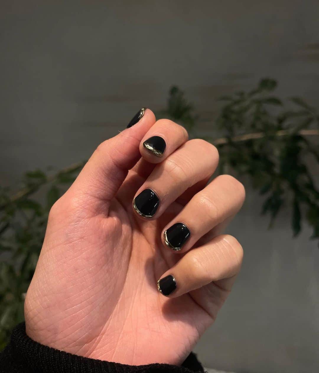 広瀬梨奈さんのインスタグラム写真 - (広瀬梨奈Instagram)「Black×French nail  今回は短めでネイルして頂きました✨ simpleなので短めの爪でも可愛くてお気に入りです💕  #nail #nails #frenchnails #ジェルネイル #冬ネイル #冬ネイルデザイン #バレンタインネイル」2月10日 23時12分 - kukuriri_