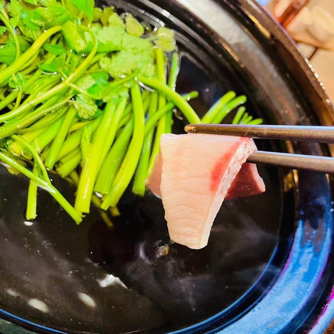 飯島望未のインスタグラム：「最近の作ったご飯たち。  芹とブリしゃぶは頂いた美味しい漢方系のお出汁で。  さやぴのリクエストで作ったハンバーグや 節分の際に作ったキンパも。」