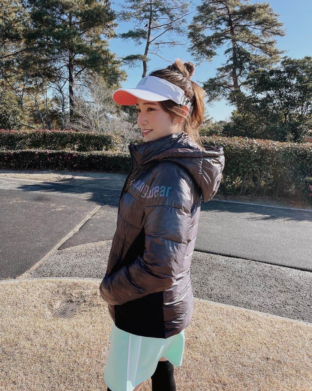 なみのインスタグラム：「動画で着用してるアウター✨✨ @munsingwear_jp   沢山観て頂きありがとうございます🥰  次で最終話ですー☺️  #ゴルフ #ゴルフウェア #ゴルフ女子 #ゴルフ好き #ゴルフ大好き #ゴルフスイング #ゴルフバカ #ゴルフ好きと繋がりたい #ゴルフ仲間募集中 #ゴルフコーデ #ゴルフ初心者 #ゴルフ#ゴルフ場 #golf #golflover #japanesegirl #japan #골프 #골프여자 #골프스윙」