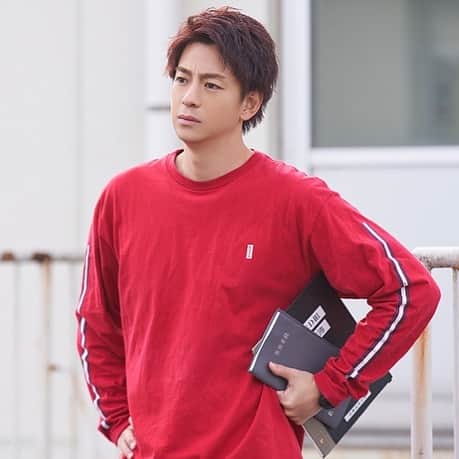 三浦翔平　ファンアカウントのインスタグラム：「やっと解禁された🤩 先生なんだね！楽しみ🙌  テレビ東京と動画配信サービス #Netflix の共同制作連続ドラマ 『 #君に届け 』 3月30日世界独占配信スタート  #荒井一市 役 #三浦翔平 くんコメント  人気漫画原作であり、実写化もされている作品なので、プレッシャーはありましたが、若いキャスト達に刺激を受けながら、新城組の世界観が作れたと思います。 青春ラブストーリーなので、キュンとするようなシーンも多々あり、忘れかけていた気持ちや、懐かしさを思い出させてくれます。 初々しい若者達の恋愛模様よ「君に届け！」」