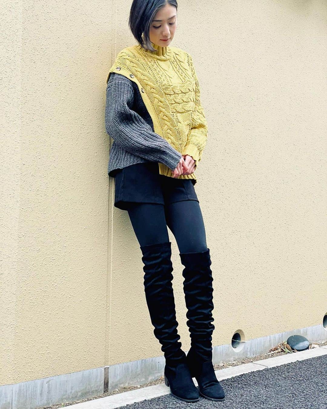 片山萌美のインスタグラム：「🫶  ねぇねぇあのね、 私服で リアルに5年ぶりくらいに着た ショートパンツとニーハイブーツの コラボをせっかくなので みて。  #自己満 ！ #moemikatayama  #私服 #骨格ウェーブ　 #イエベ春　 #ブルベ夏」